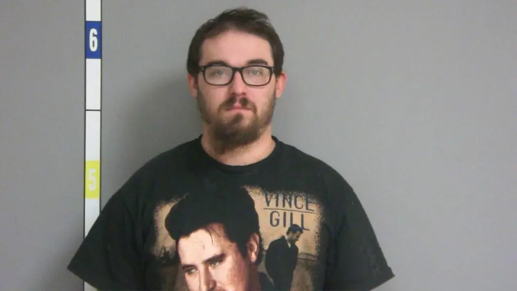 A registered sex offender is headed to prison for three years after pleading guilty Thursday totrying to solicit a teenage girl in Mendota.