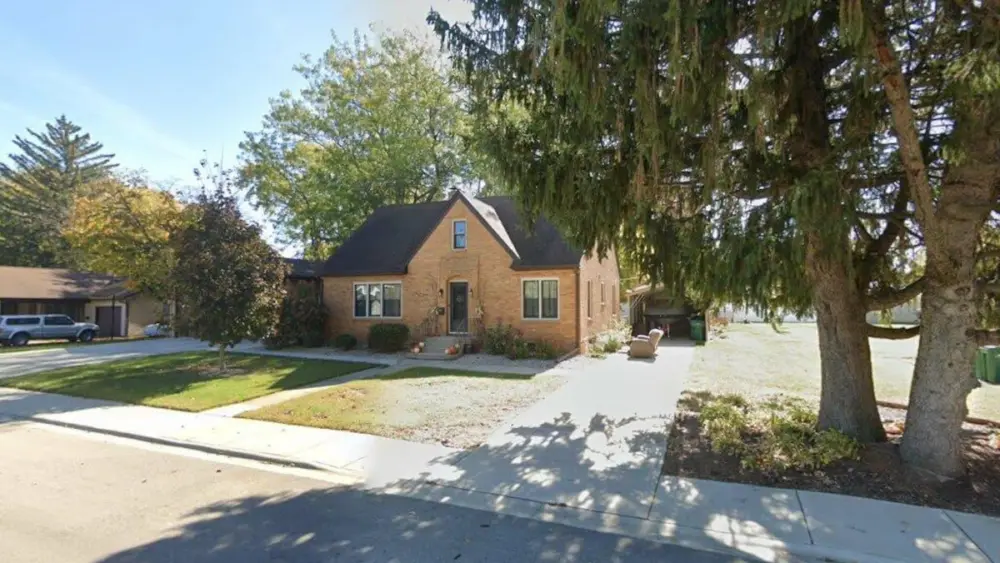 A 2,070-square-foot single-family residence, built in 1944, has changed hands.