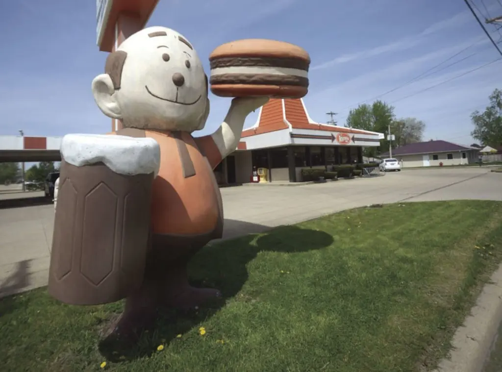 A small fire erupted Sunday night at the Root Beer Stand in Oglesby; but the owner said she put it out with a fire extinguisher and Oglesby firefighters weren’t summoned.