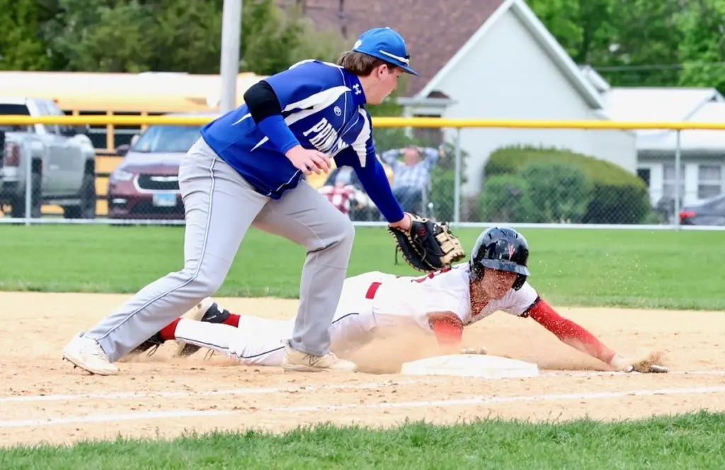 After inexperience hurt the Hall baseball team at times last season, the Red Devils return a veteran group this season.