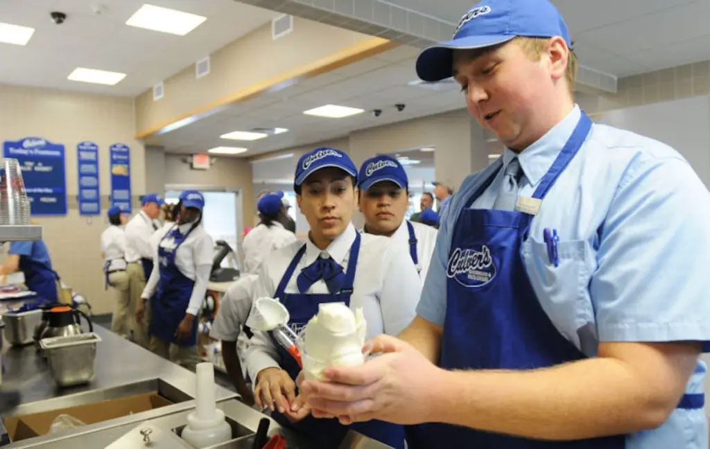 Culver’s of Ottawa received a prestigious Commitment to Excellence award and a Ruth award from the restaurant chain.