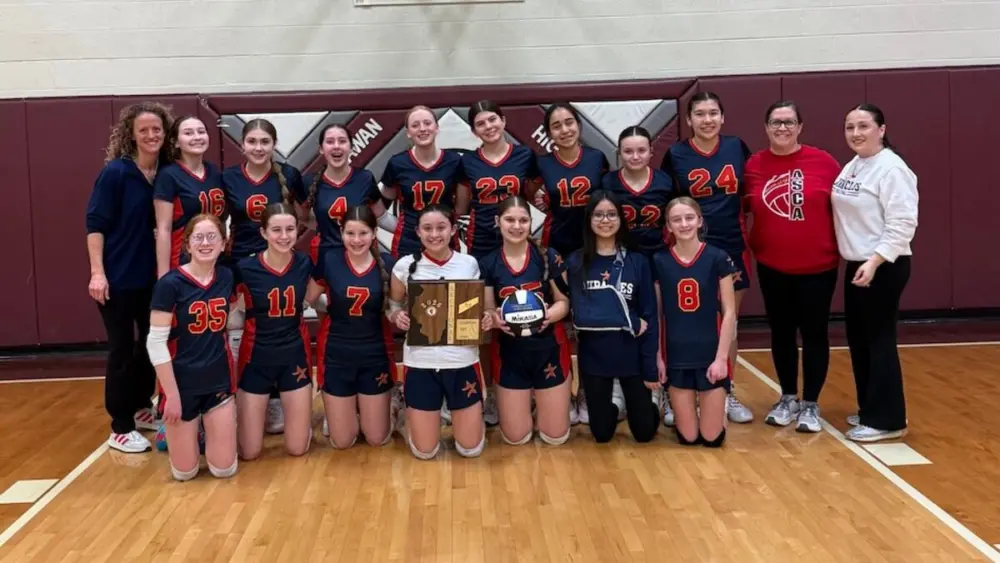 The Carlo Acutis eighth grade volleyball team defeated Kewanee Visitation 22-25, 25-21, 25-22 on Tuesday to advance to the IESA state tournament.