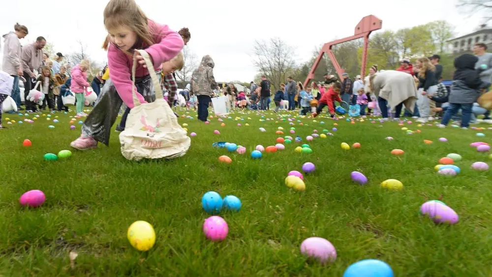 Celebrate Easter with egg hunts in Ottawa and Utica this weekend.