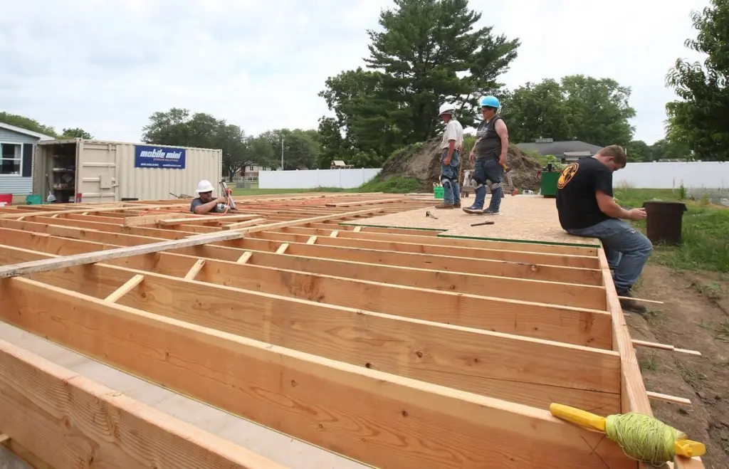 Connor Hopkins is joined over the phone by Jessica Brayfield, Executive Director of Habitat for Humanity of La Salle, Bureau, and Putnam Counties. Together, they discuss the upcoming home build here in the Illinois Valley, and what interested parties can do to help