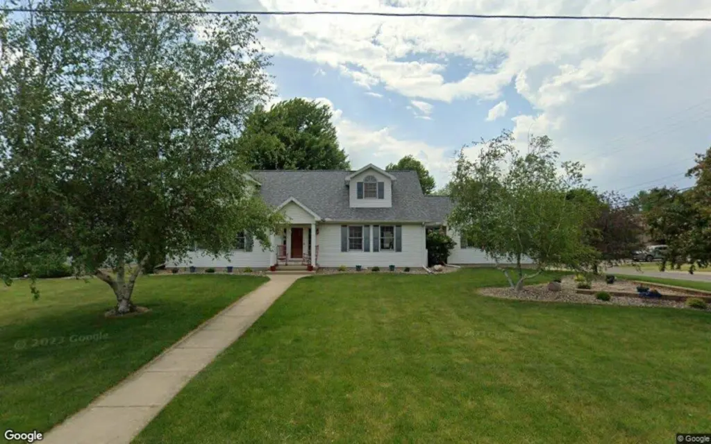 A single-family house located at 732 North Linn Street in Princeton changed owners on March 24.