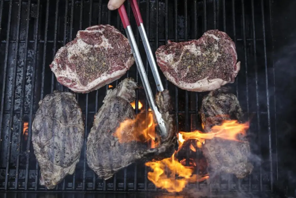 The Oglesby American Legion will hold its monthly steak fry from 5-9 p.m. Thursday, April 23.