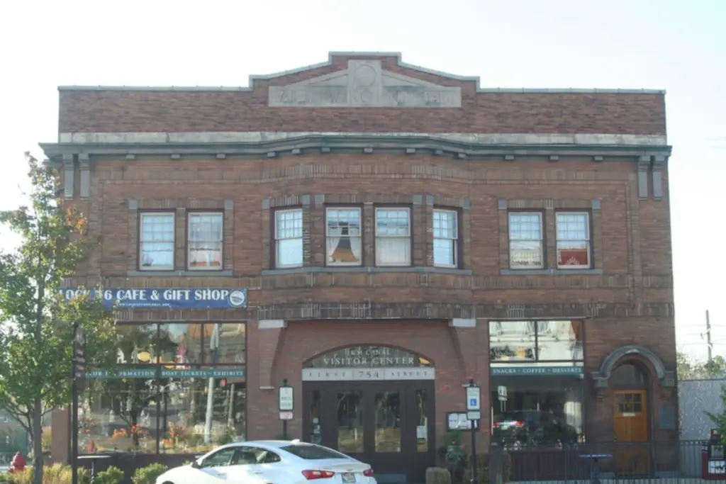 The Princeton-Illinois and Illini chapters of the Daughters of the American Revolution celebrated their mutual 130th anniversary Friday with a luncheon at Lock 16 Cafe in La Salle.