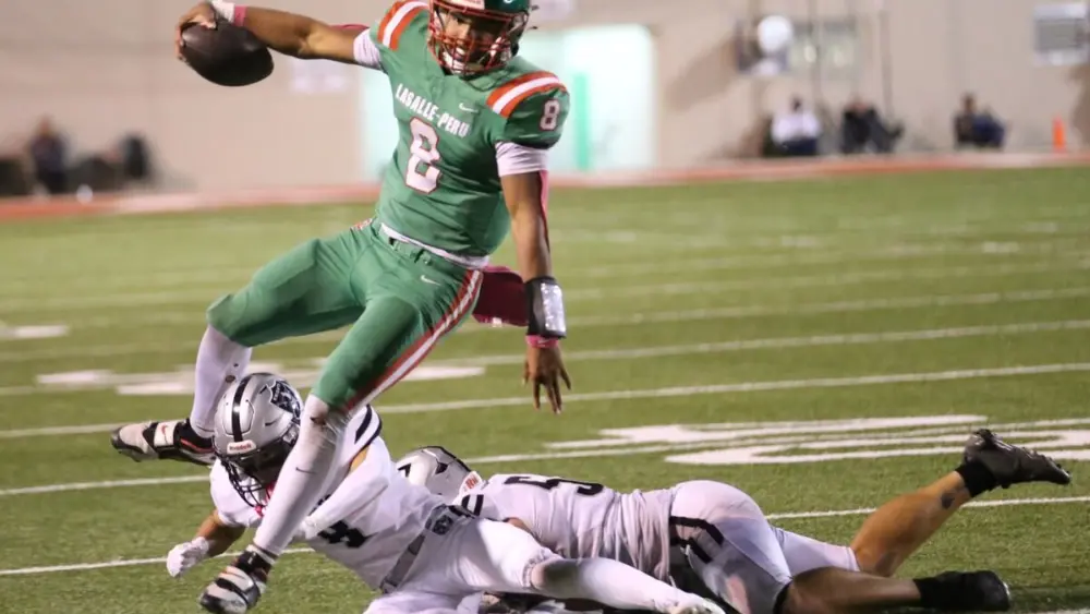 Two-time All-Interstate 8 Conference quarterback Marion Persich, who is receiving plenty of college recruiting interest, is transferring to Morris from La Salle-Peru for his junior season.