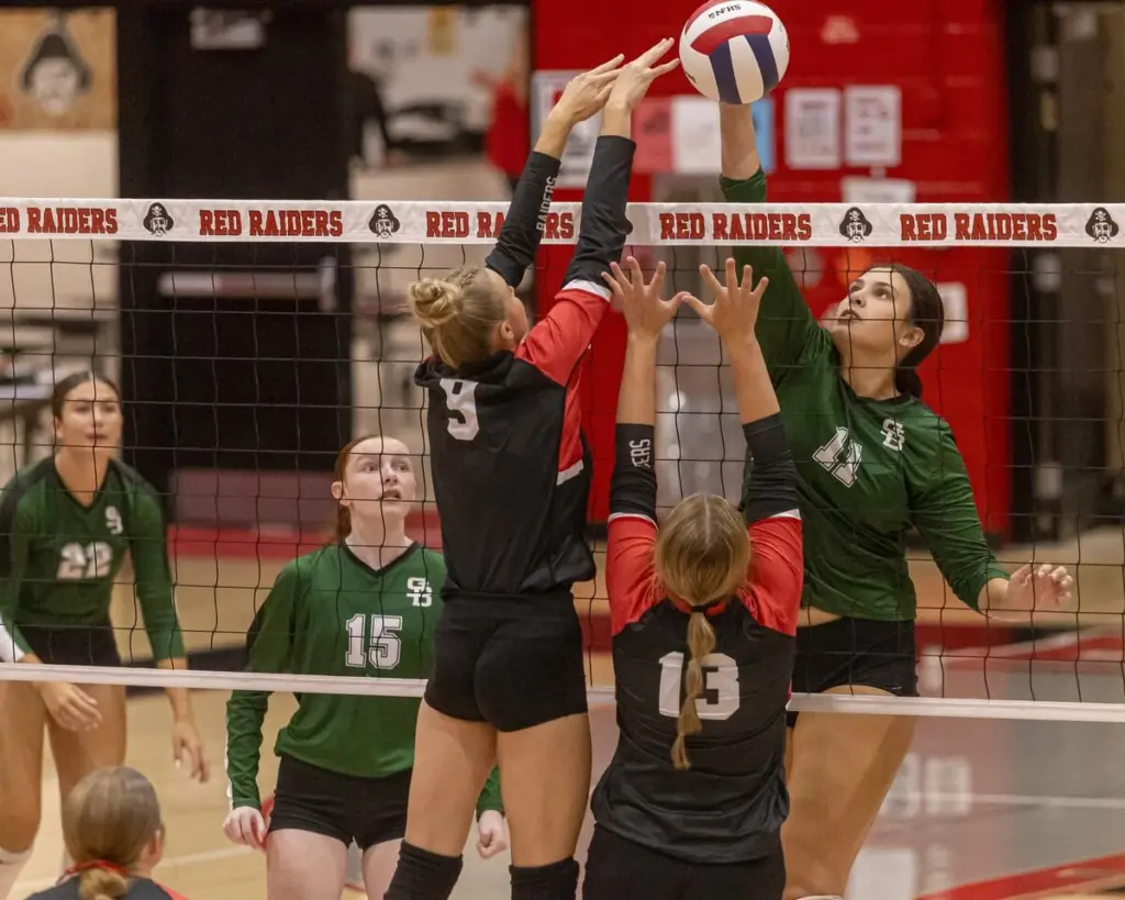 The St. Bede volleyball team quickly responded to a rough stretch in the second set to eventually post a 25-15, 25-20 victory over host Earlville on Monday night.