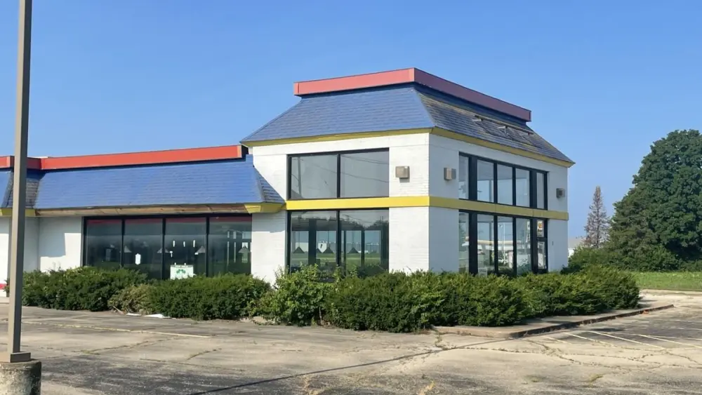 A group of developers seeks to buy the old Burger King in Oglesby. They hope to turn it into a tandem gaming parlor and restaurant, operated as a Wing Snob.