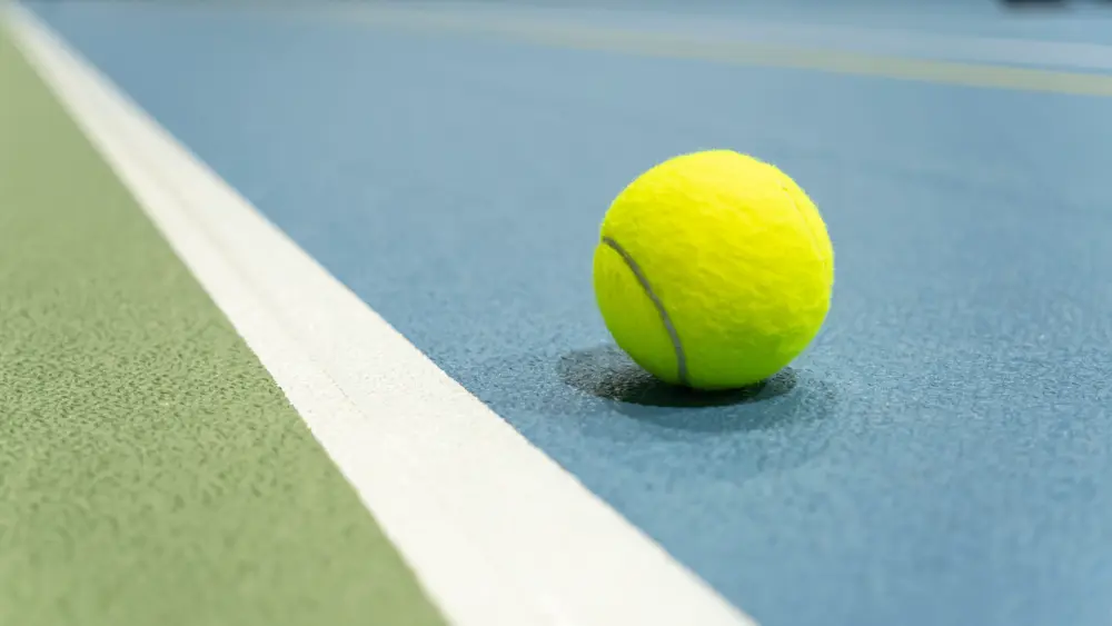 singletennisballonatenniscourt-tennissportsin