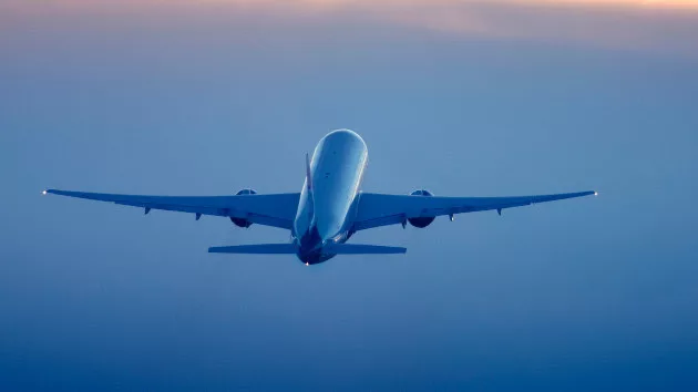 gettyrf_61522_airplanesky2028329821431