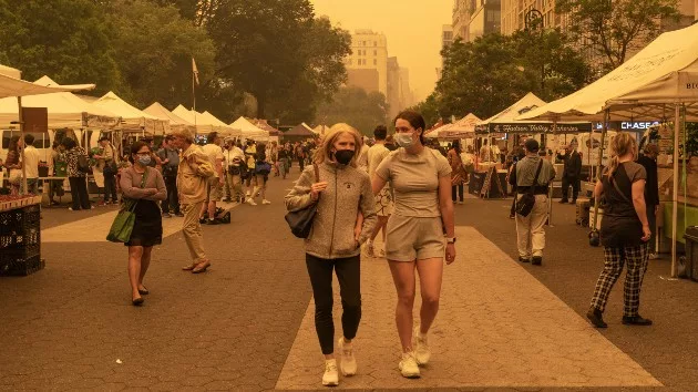 getty_6823_nycmaskshaze868072