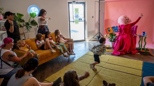 gettyimages_dragqueenstoryhour_092623266506