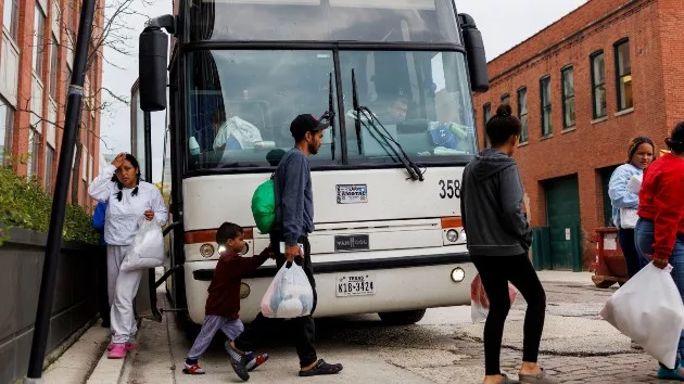 getty_102423_migrantsbus575460