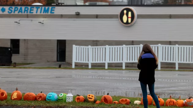 getty_11123_mainebowlingalley767012