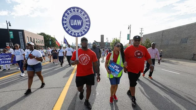 gettyimages_uawparade_090423307556