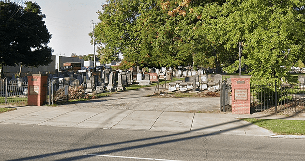 googlemapsstreetview_cemetery_111323406563