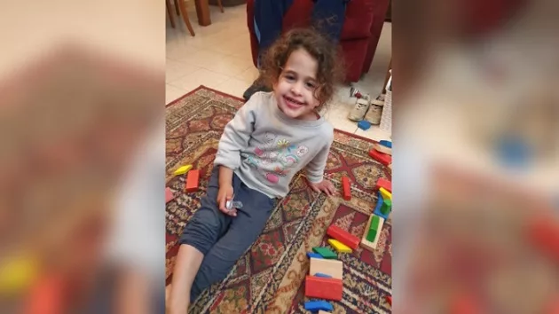 白宫：被哈马斯释放的4岁美国儿童将获得她迫切需要的爱与疗愈