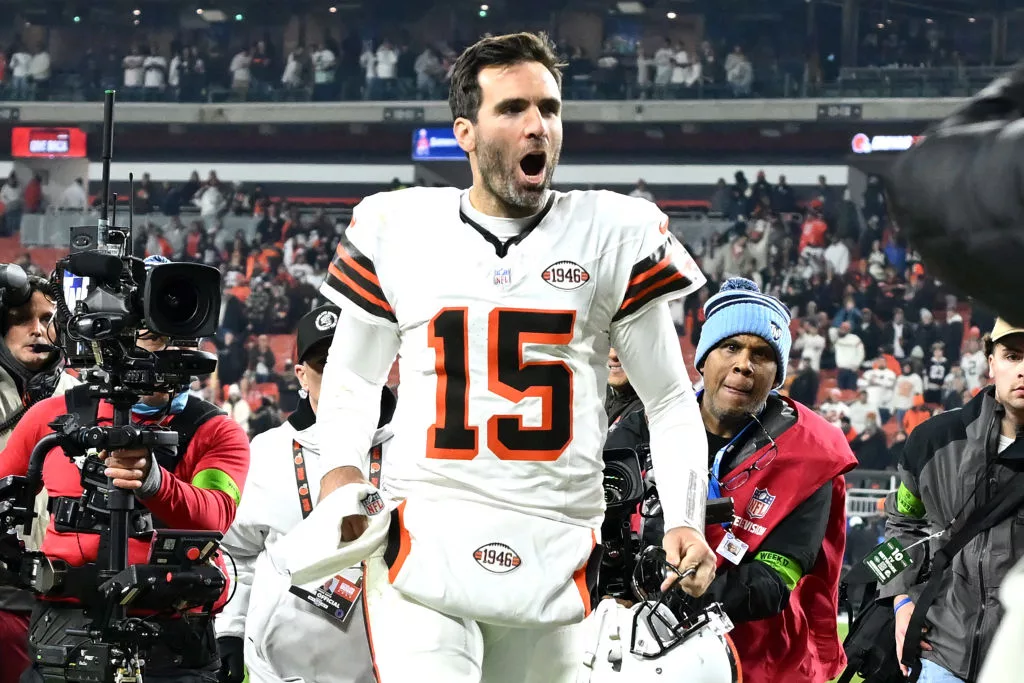 Joe Flacco throws 3 TD passes and Browns clinch unlikely spot in