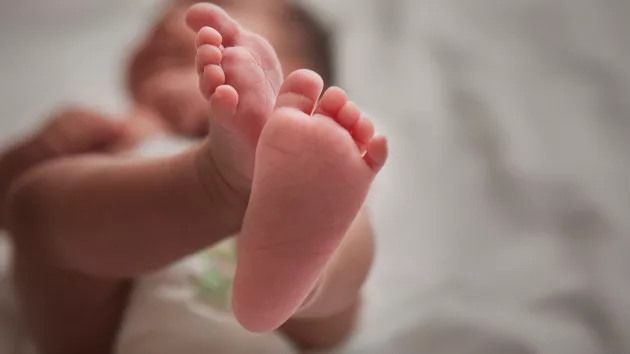 gettyrf_111722_newbornbabyfeet28229520757