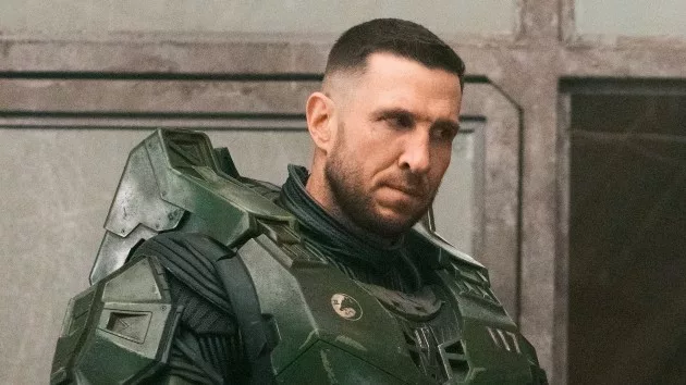 Pablo Schreiber on suiting up as Master Chief for the second season of ...