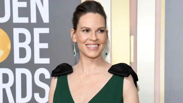 getty_hilaryswank_021524918935