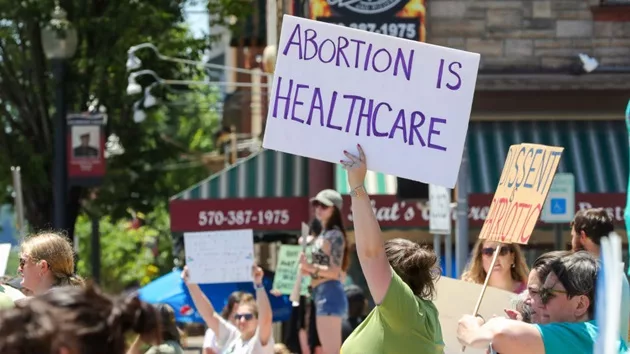 gettyimages_prochoicesign_022824303574