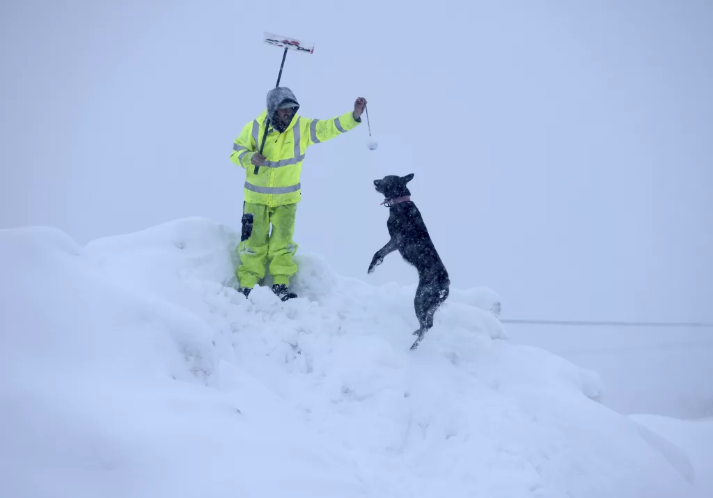 Key Northern California highway closed as snow continues to fall in the blizzardhit Sierra