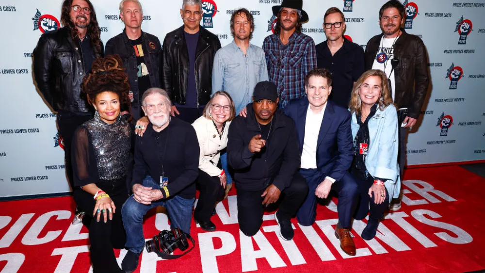 WASHINGTON, DC - MARCH 05: (Back Row L-R) Dave Grohl, Josh Freese, Pat Smear, Chris Shiflett, Rami Jaffee and Nate Mendel of The Foo Fighters and Paul Morra join (Front Row L-R) Valerie June, photographer Henry Diltz, Rep.