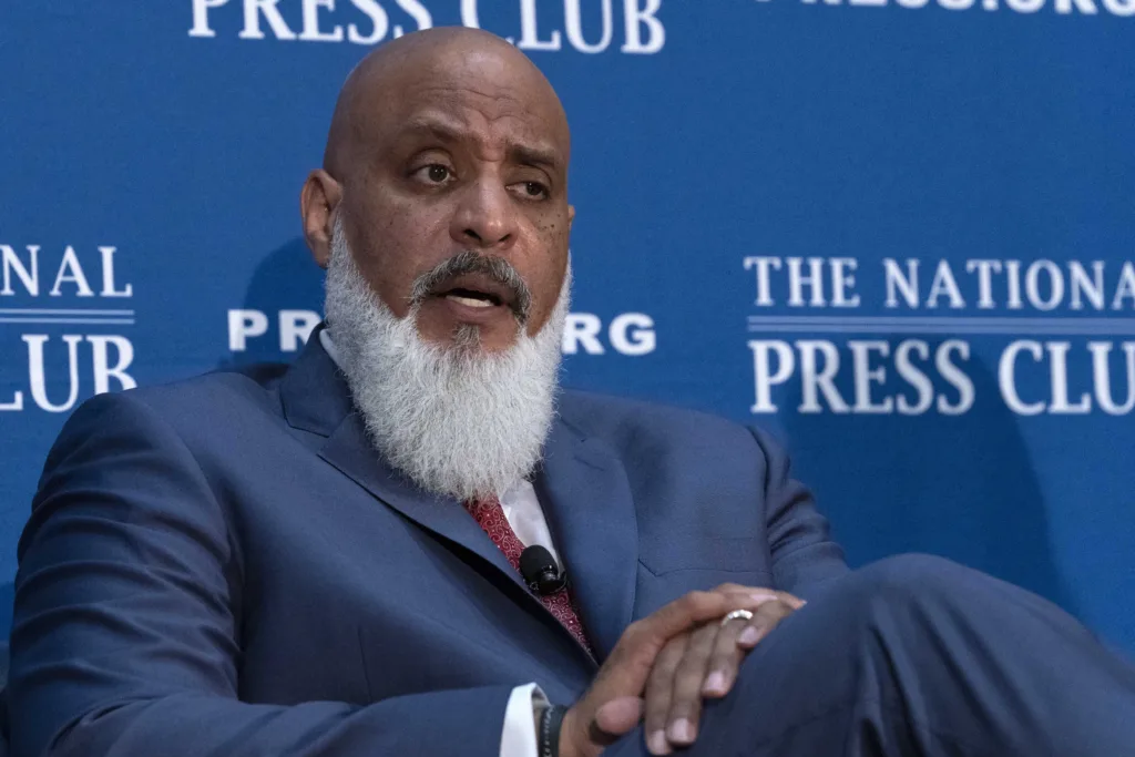 MLB players' executive appears to reject insurgent lawyer