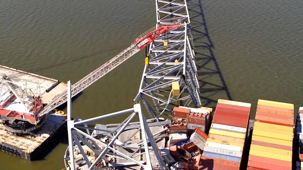 Crews begin removing containers from ship that collapsed Baltimore's ...