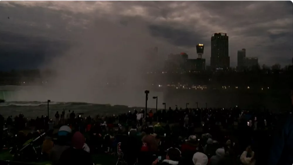 Total solar eclipse viewing at Niagara Falls