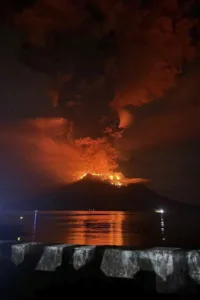 Indonesia_Volcano_Eruptions_13969.webp