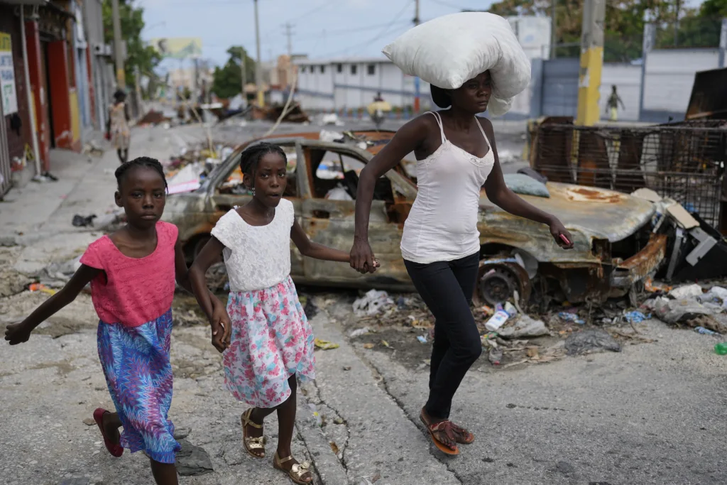 APTOPIX_Haiti_Violence_19102.jpg