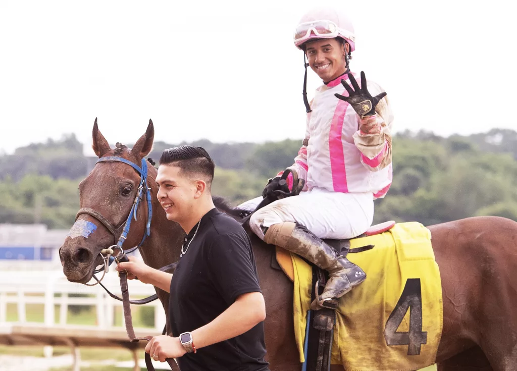 Jockey Jeiron Barbosa, groom Angel Ramirez and Daily Planet