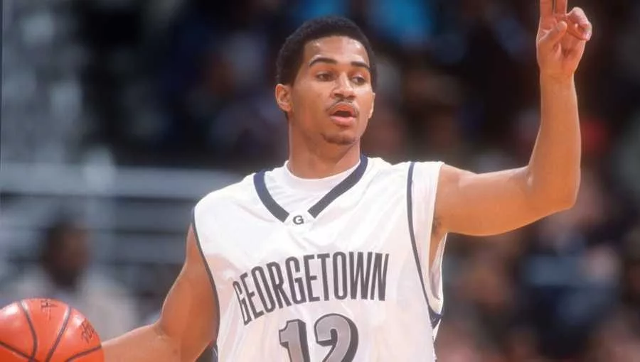 WASHINGTON, DC - DECEMBER 18: Kevin Braswell #12 of the Georgetown Hoyas dribbles up court during a college basketball game against the Houston Cougars at MCI Center on December 18,1999 in Washington, D.C (Photo by Mitchell Layton/Getty Images) SOURCE: Mitchell Layton/Getty Images