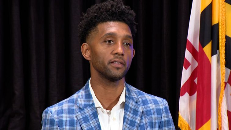 Mayor Brandon Scott signs bill that raises wages for Baltimore security guard workers