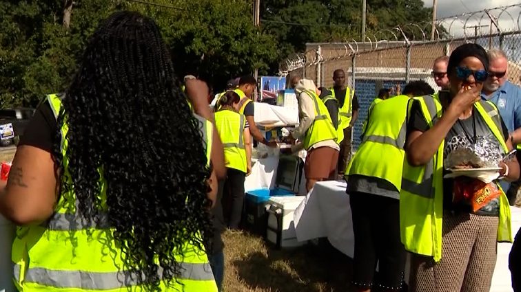 Howard County school bus drivers, staff employed by Zum rally for livable wages