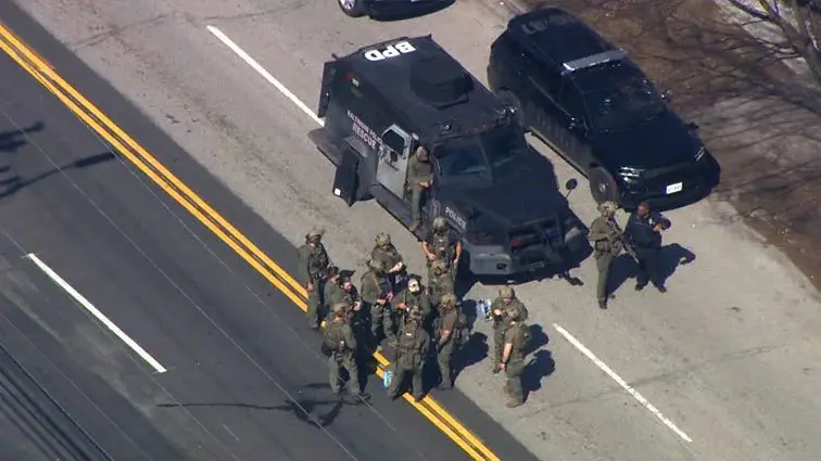 Baltimore police officer shot, gunman killed during hostage situation ...