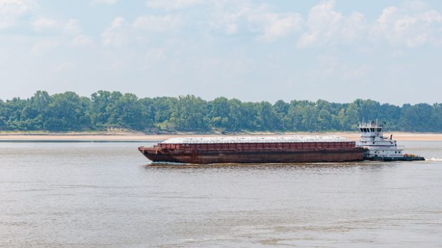 Mississippi River mayors warn AI, fuel costs and drought are straining key waterway