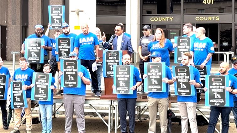 Maryland leaders and workers protest Apple store closure at Towson Town Center