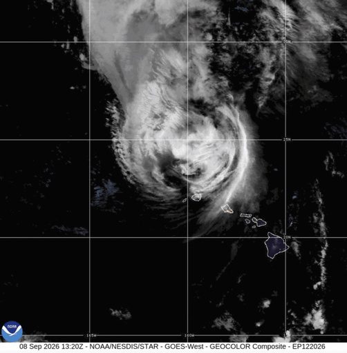 Hawaii's western islands hit by fierce winds and heavy rain from Hurricane Lowell