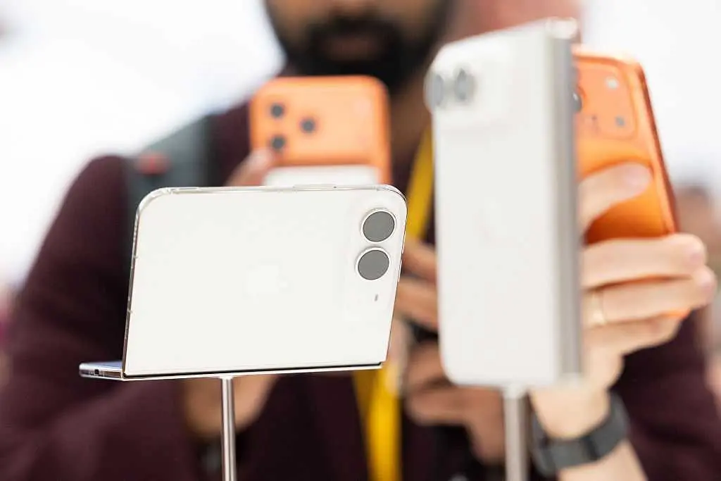 Apple iPhone prices have quadrupled since 2008. Here's what's driving ...