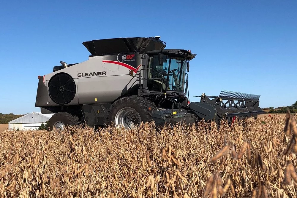 soybean-harvest-gleaner-combine