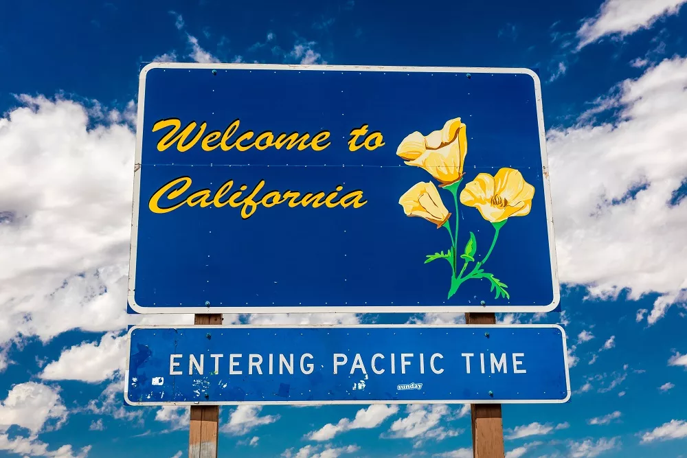 California welcome sign