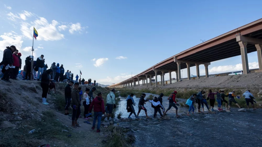 Migrants from Venezuela cross the Rio Grande to surrender to the border patrol with the intention of requesting asylum in the United States.