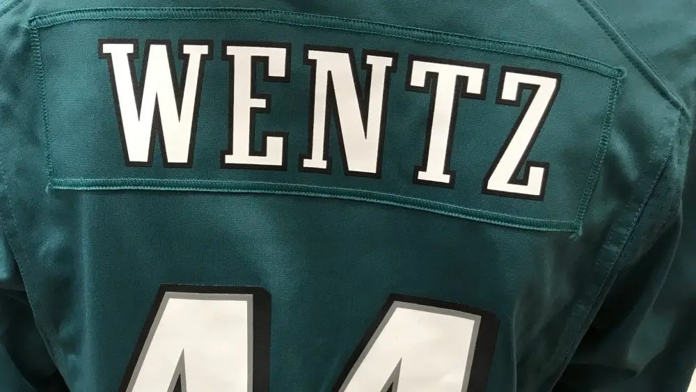 Vikings bolster QB depth with return of veteran Carson Wentz on one-year deal