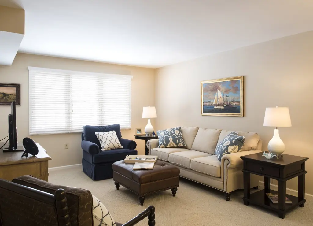 chapeloakslivingroom2