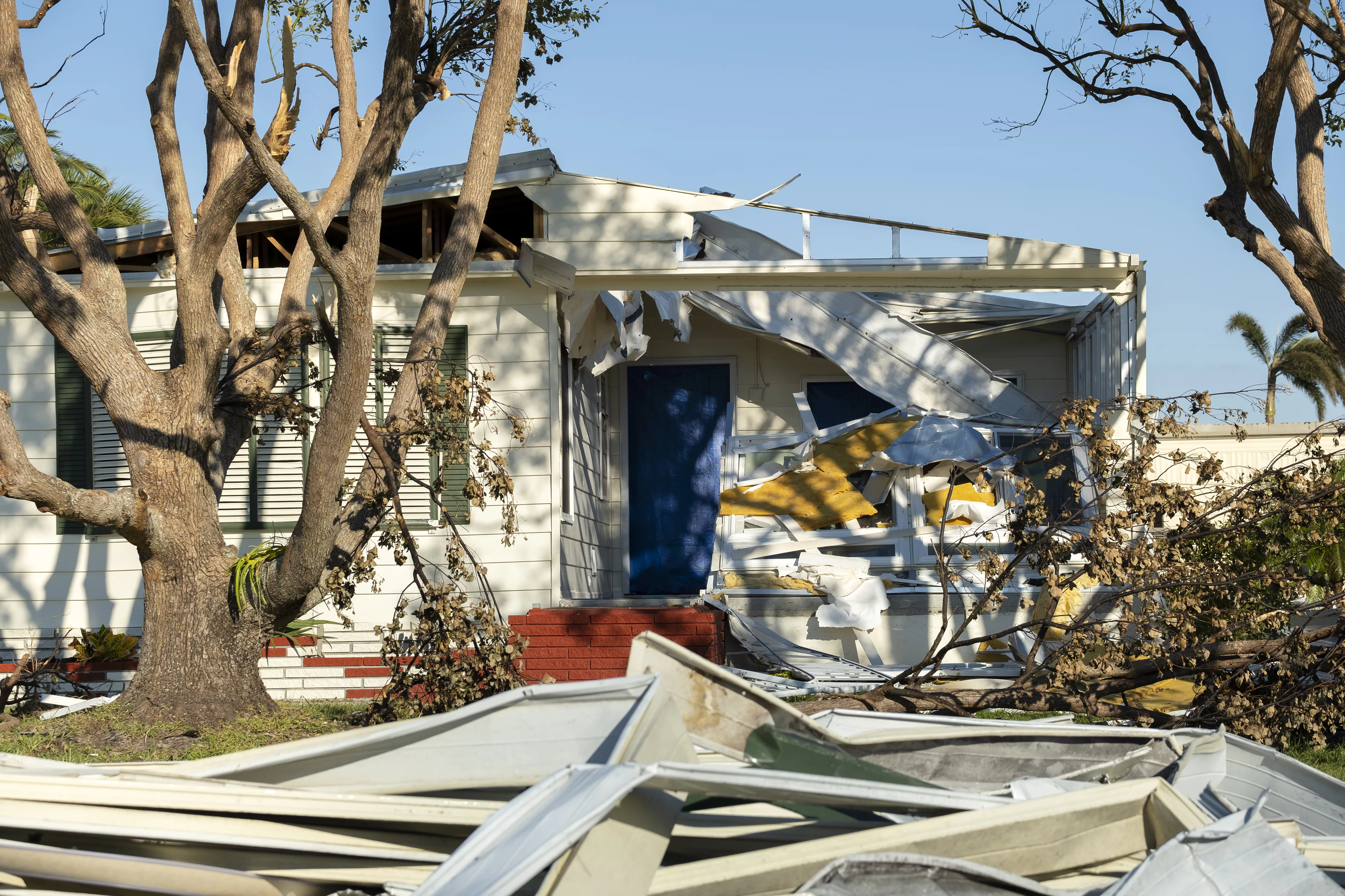 florida-southwest-region-after-hurricane-season-collapsed-and-damaged-mobile-homes-in-rural-residential-area-consequences-of-severe-natural-disaster